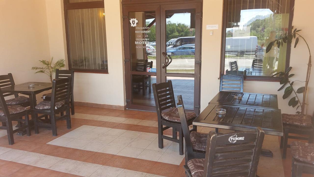 Motel Restaurant Lowe เดวา ภายนอก รูปภาพ