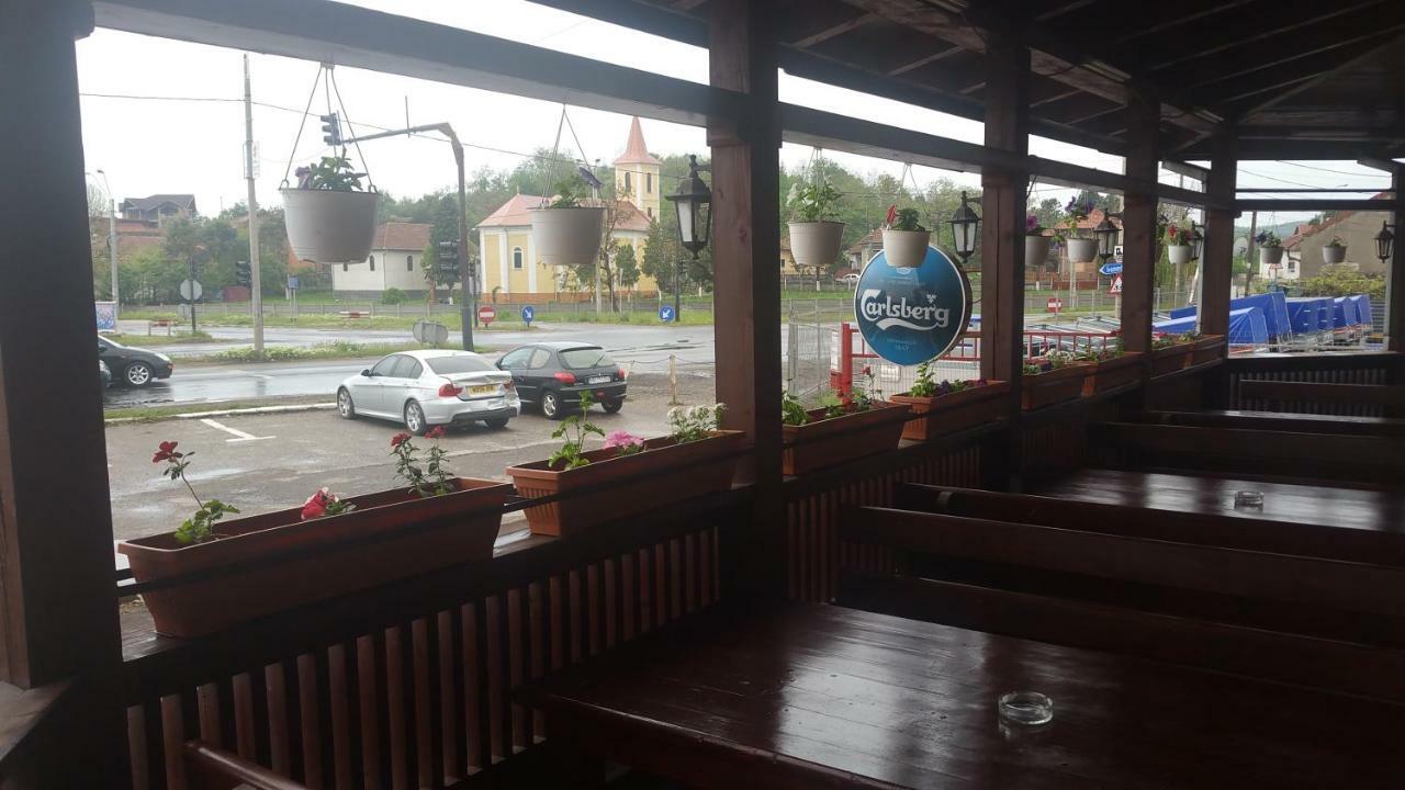 Motel Restaurant Lowe เดวา ภายนอก รูปภาพ