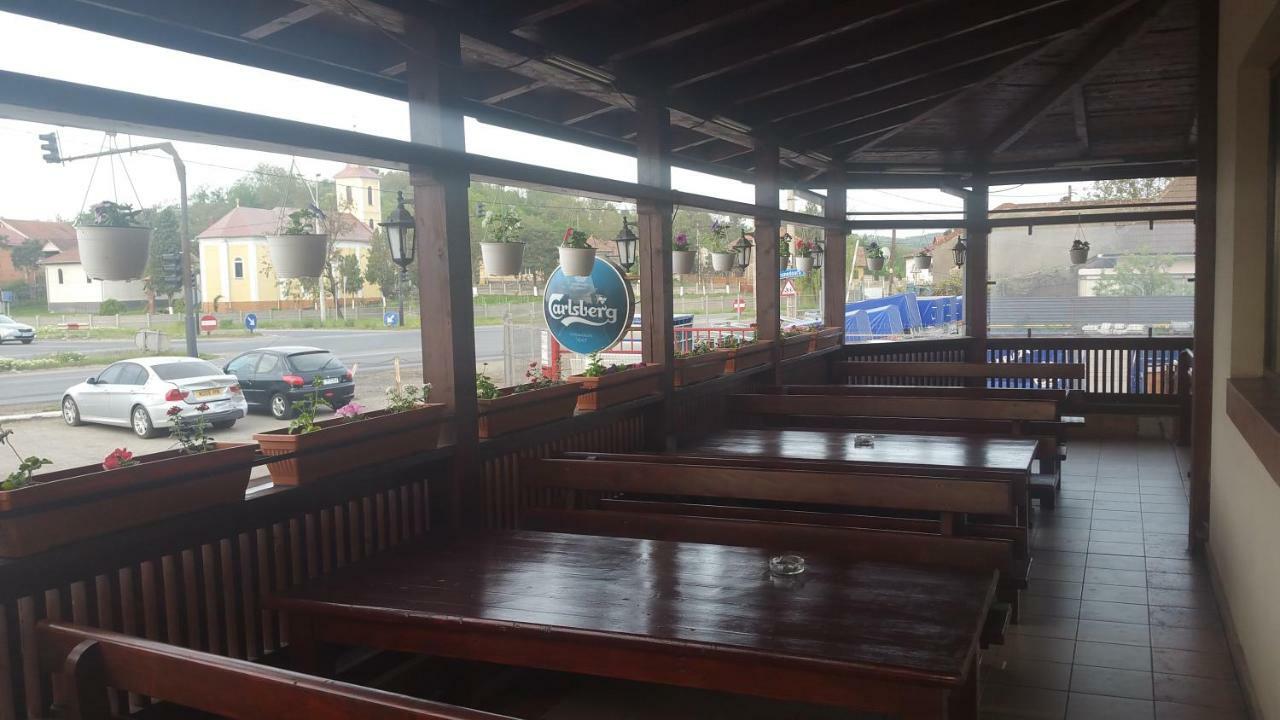 Motel Restaurant Lowe เดวา ภายนอก รูปภาพ