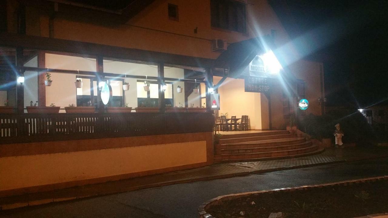 Motel Restaurant Lowe เดวา ภายนอก รูปภาพ