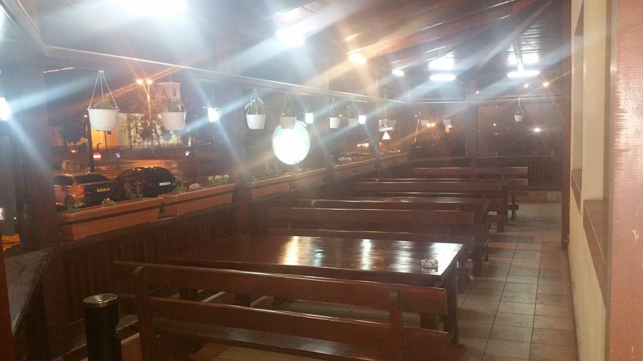 Motel Restaurant Lowe เดวา ภายนอก รูปภาพ
