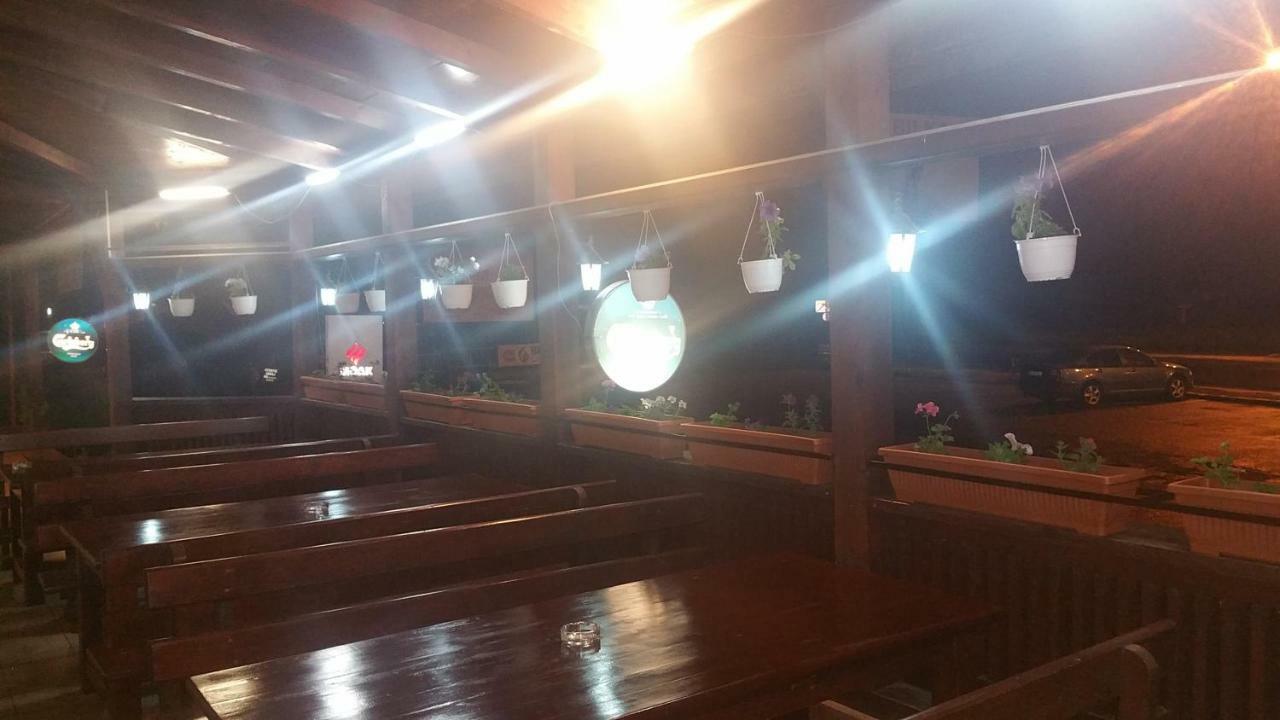 Motel Restaurant Lowe เดวา ภายนอก รูปภาพ